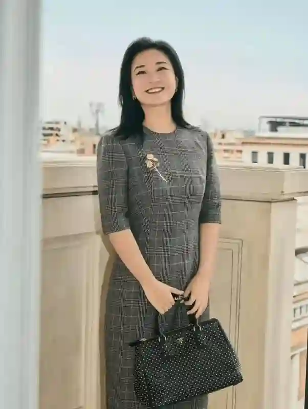 贾玲近照曝光引热议：她健康身材秒杀“瘦身期”，自然美才是高级脸