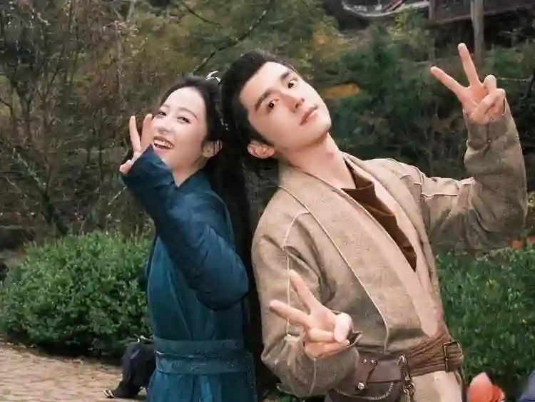 她是肖战八年的闺蜜，李现如今的绯闻女友，是娱乐圈帅哥收割机