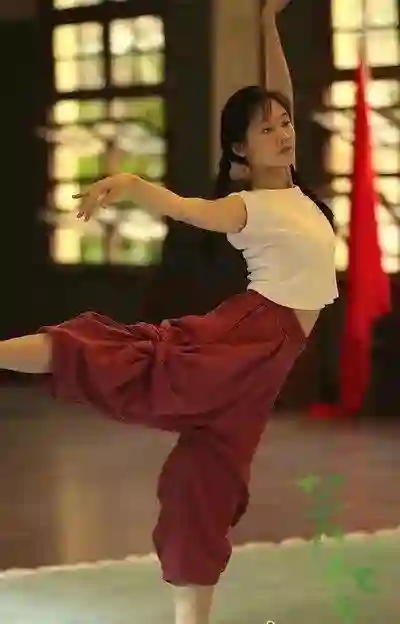 冯小刚直言：她太能装了，永远红不了，更别说拿奖了