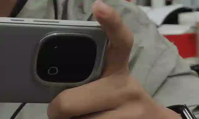 闪光灯还能这么玩？OPPO Reno14“闪光实况”让你秒变拍照达人