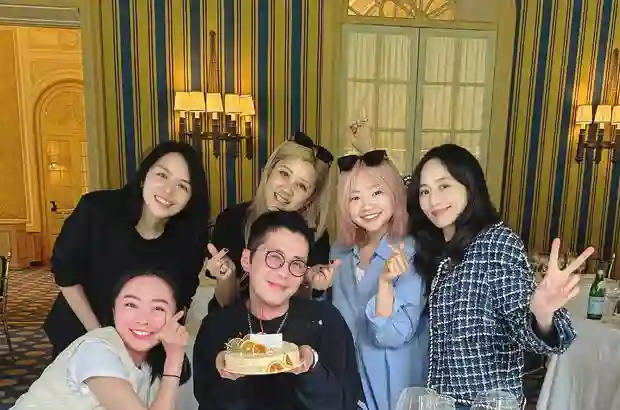张钧甯生日晒海边素颜照，戴墨镜漫步超惬意