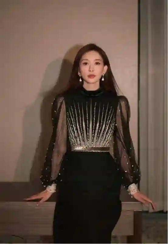 林志玲3岁儿子身高惊人，老公空手让老婆背大包，志玲被“日化”