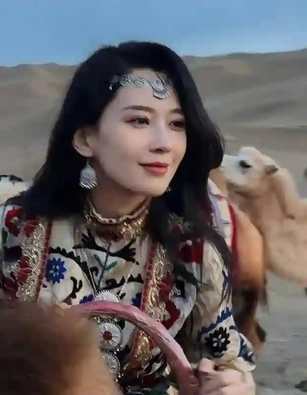 看见森林北湿身照，才明白汪峰五婚挑剔，章子怡彻底败下阵来