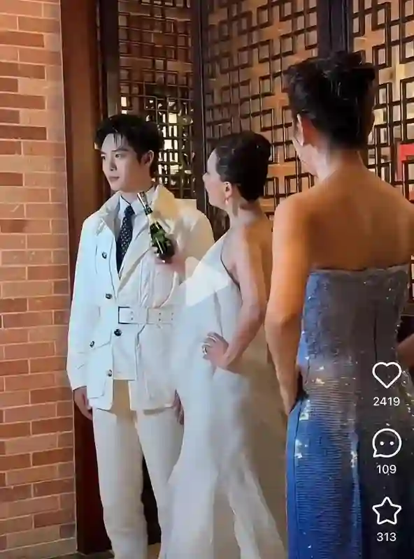 澳门这一夜，坐“李冰冰”身边的张柏芝，让所有人见识了她的地位