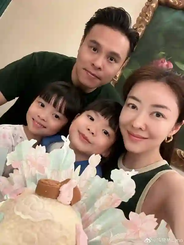 好久不见熊黛林，双胞胎女儿差距越来越大？