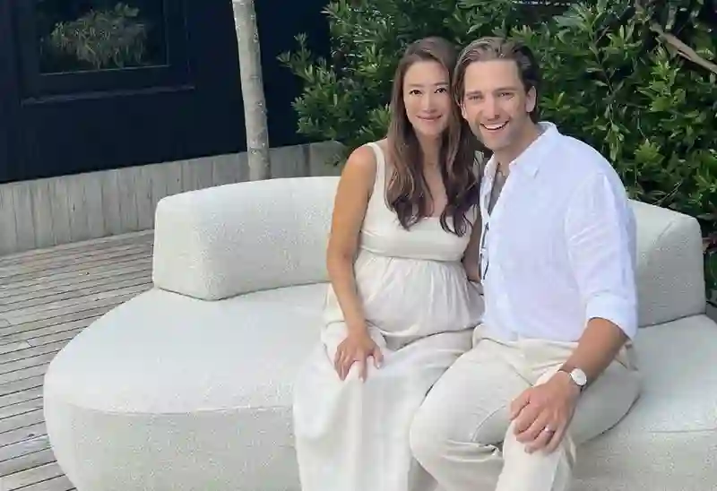 恭喜！香港知名女星怀孕九月临盆在即，挺巨大孕肚宣布二胎性别