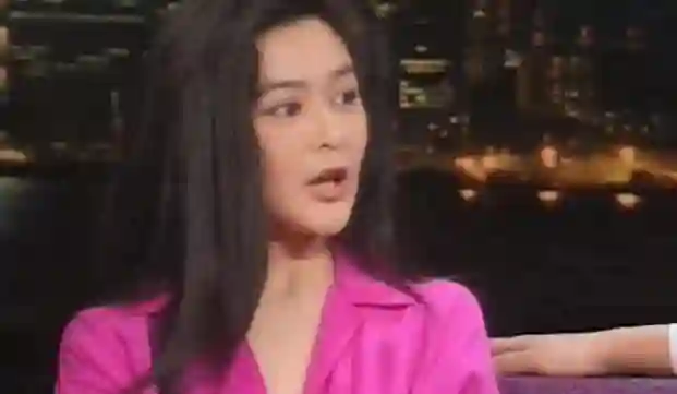 62岁关之琳近况：房子很大钱很多，以狗为伴，弟弟是她晚年的依靠