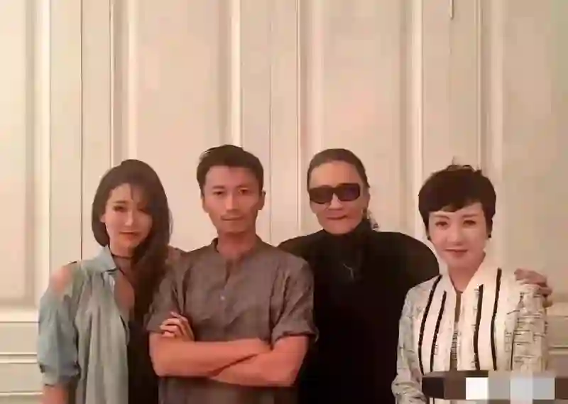 谢霆锋演唱会大胆示爱王菲，张柏芝回应引热议，背后故事不简单！