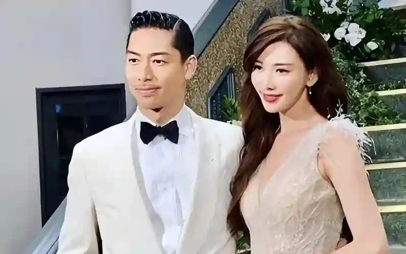林志玲夫妇带娃出游，暴露了最真实的夫妻关系，家庭地位一目了然