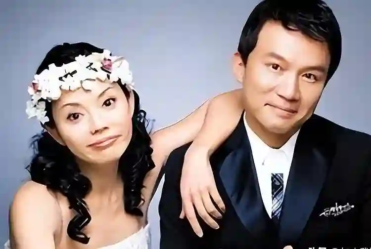 曾脚踢蓝洁瑛，暴打王耀庆，称打谁谁红，某“天后”的狗血人生