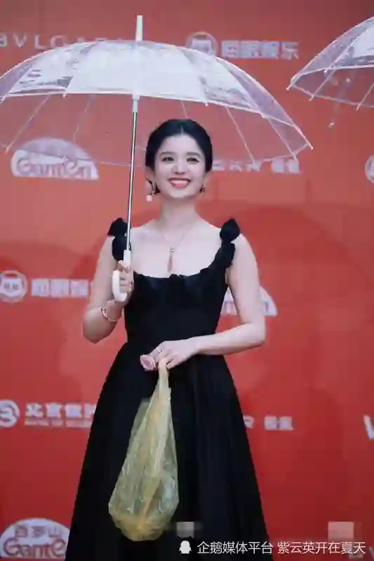 争奇斗艳的北影节红毯女明星们