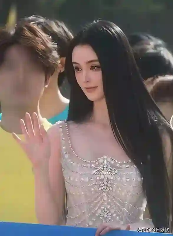 听障女生颜值像AI引争议！微调3处被网暴非人类，真人露面了！