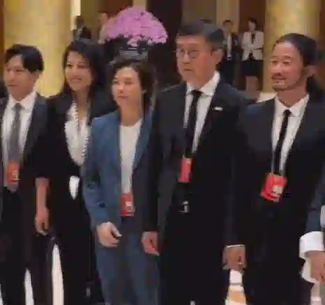 央视的镜头好真实，王一博帅的扎眼，吴京面相变了，宋佳太惊艳