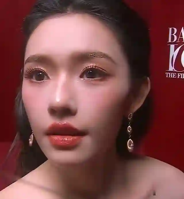 芭莎红毯镜头下的女星，真实堪比照妖镜，杨幂躲了，孙俪扛住了