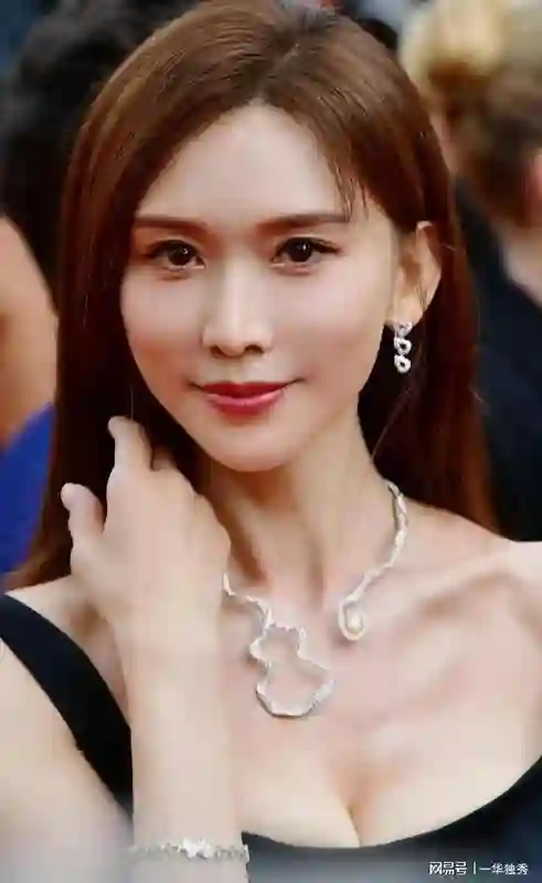 主妇林志玲，婚后变化大，重返演艺圈积极应对七年之痒