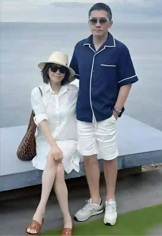 刘嘉玲生图引热议，58岁瘦身过度？请停止审判女性身体！