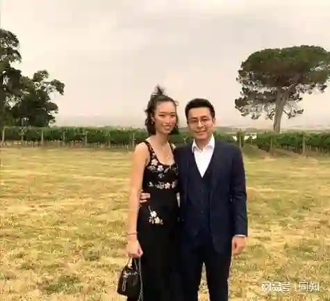 霍震霆曝小儿子已完婚，很满意泰国儿媳，网友：就霍启山孤身一人