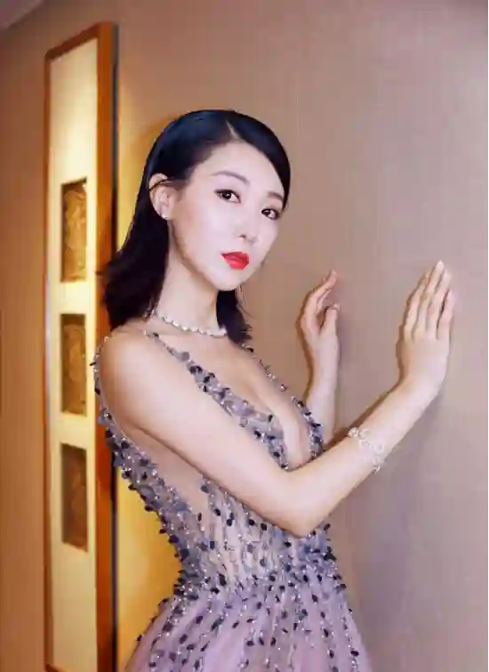 TVB知名主持炮轰三大港姐，暗指几位应被除名，徐子珊也被牵连