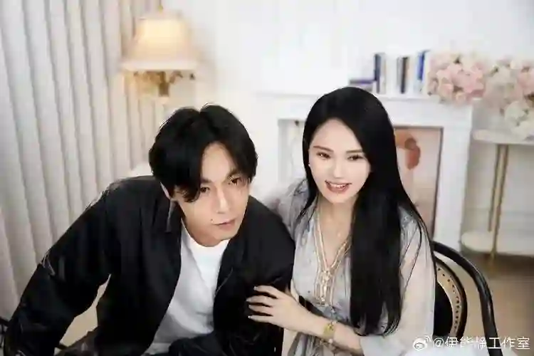 看哭！秦昊47岁生日，57岁伊能静写了一篇长文，再次回应婚变问题