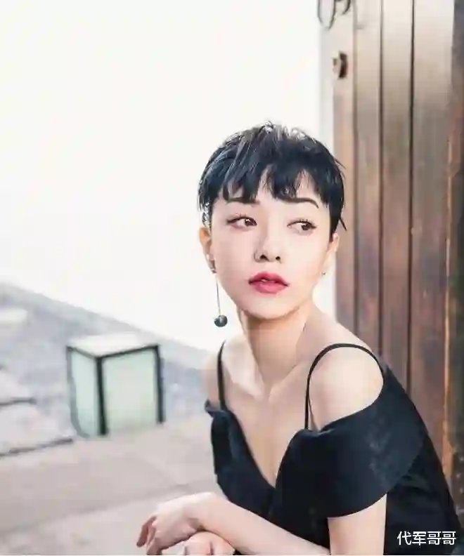 “身高不高颜值炸裂”6位女星，最矮1米53，有人疑似1米49