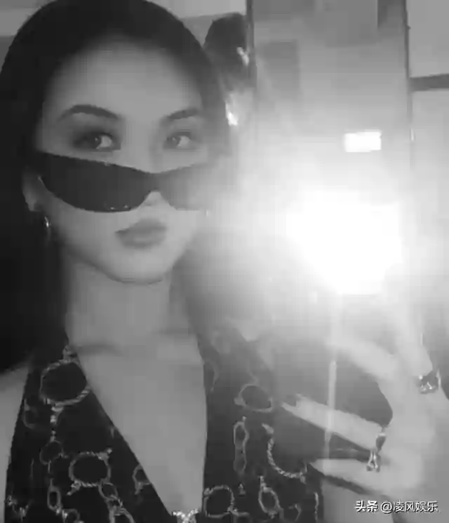 18岁李嫣近照曝光，兔唇痕迹消失不见，美出高度，不愧是王菲女儿