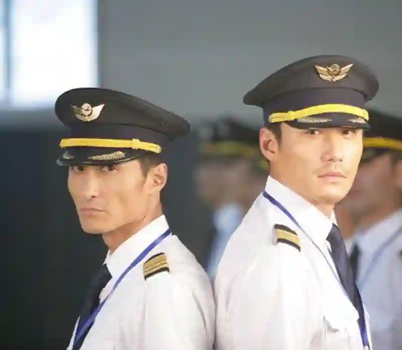 演员亲兄弟，境遇大不相同！弟弟住豪宅，哥哥却在成名后锒铛入狱