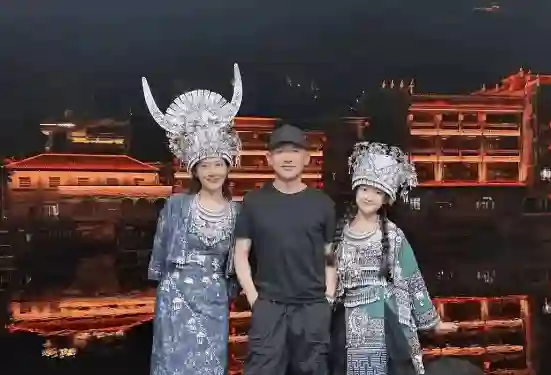 女儿11岁成“小戏骨”，继承父母好基因，考古聂远老婆晒幸福合照