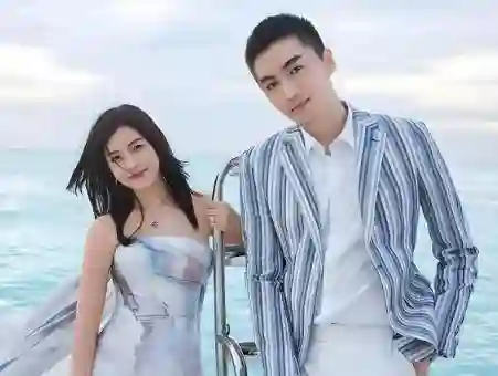 离婚3个月，陈妍希满脸写着“老娘好得很”，而陈晓眼里依旧没光