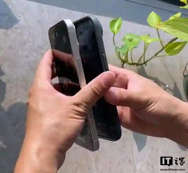 初探苹果最薄iPhone 17 Air戴手机壳效果
