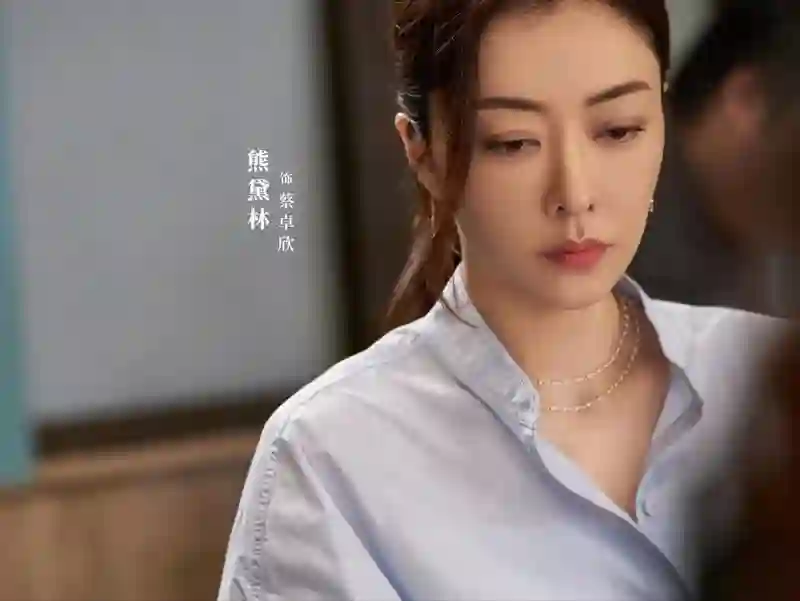 原来郭富城没说谎，44岁丑闻缠身的熊黛林，已走上另一条上坡路