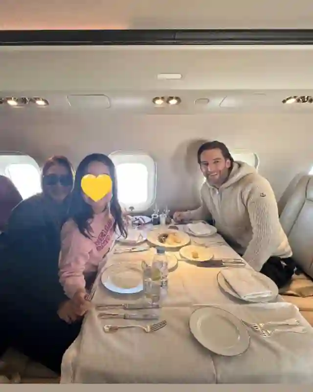 谢霆锋妹妹产前一周官宣获网球赛双冠军，挺巨肚现身领奖，感激男友用爱护航