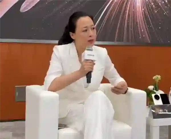 荣耀方飞回应苹果做折叠屏iPhone：非常期待同台竞技