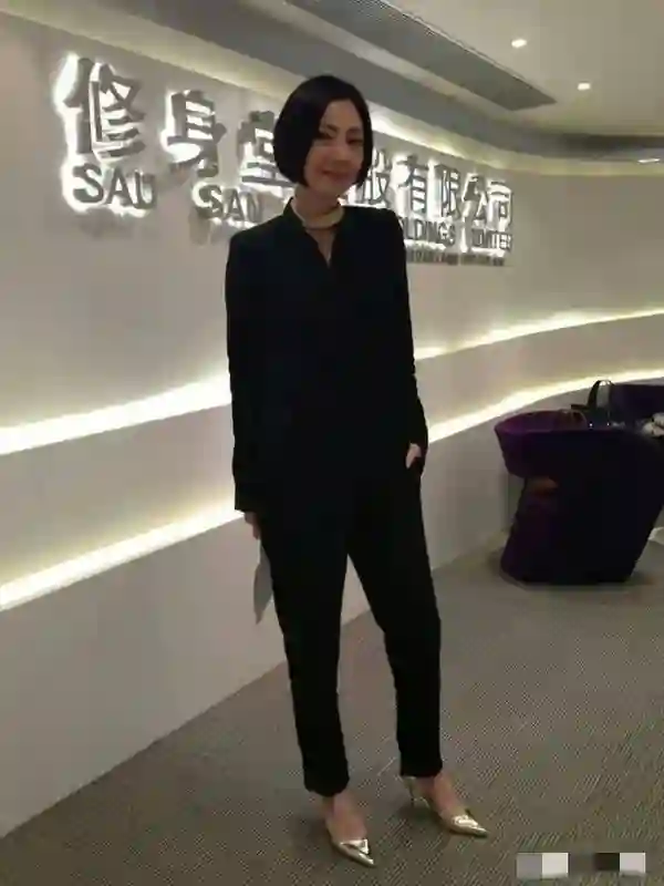 TVB前女星张玉珊与向华胜侄子合照，身家超3亿，深受向家人尊重