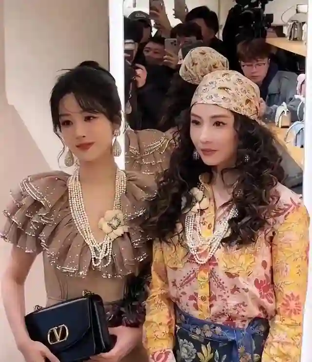 杨紫算不算顶级大美女？看看她和杨幂、张柏芝的合照，就有答案了