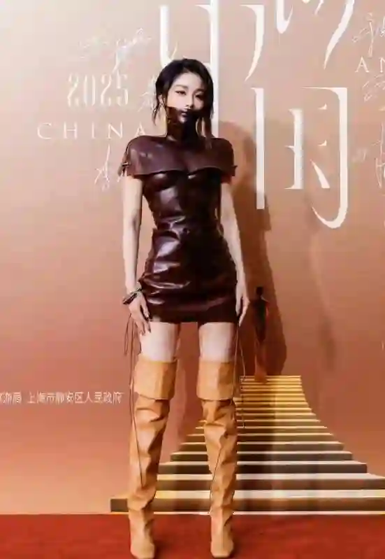 红毯惊喜不断！王子文摔倒、赵露思回归，袁姗姗变脸认不出