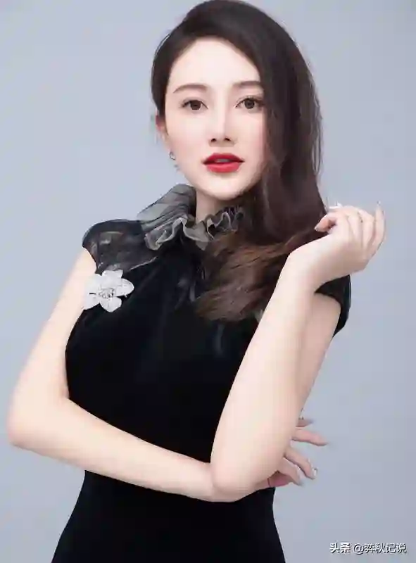 原来她就是黄晓明绯闻女友！这身材、脸蛋，难怪都说叶珂杨颖输了