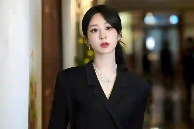杨紫算不算顶级大美女？看看她和杨幂、张柏芝的合照，就有答案了