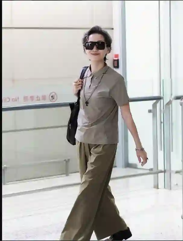 62岁叶童现状：不医美自然老去如26岁小伙，年轻人都要说一声服啊