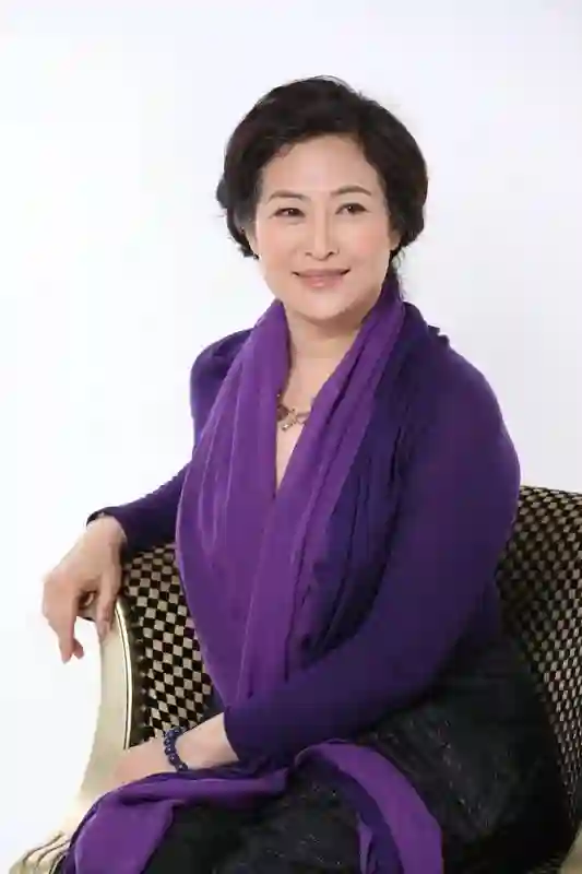 演员许娣：长相端庄秀丽，与丈夫恩爱43载，儿子儿媳都是圈内人