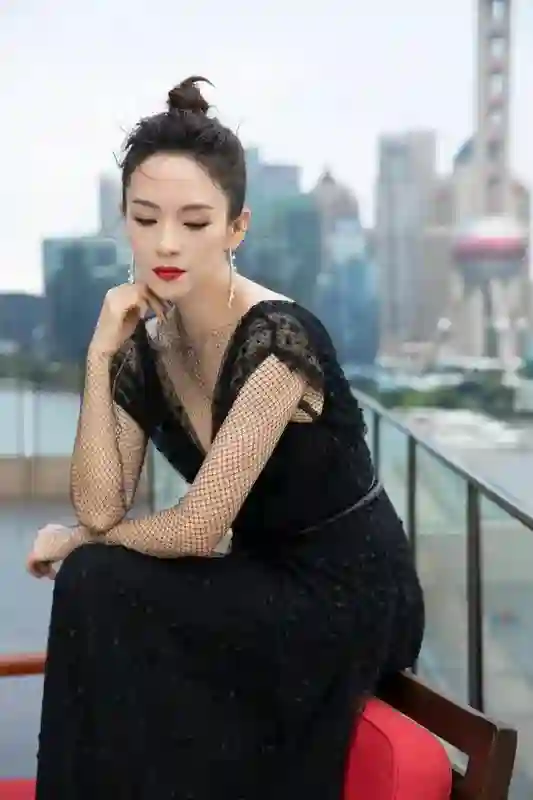 直到章子怡在豪宅自耕自足，才明白，这才是她敢和汪峰离婚的底气