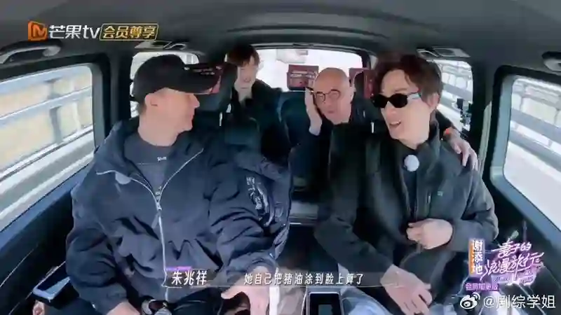 素颜对比，戚薇胡静差距大，原来胡静用猪油涂脸的原因