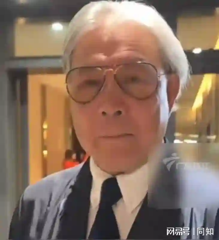 霍震霆曝小儿子已完婚，很满意泰国儿媳，网友：就霍启山孤身一人