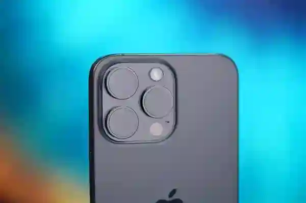 你注意过没！iPhone摄像头旁边竟然有个小孔：作用揭秘