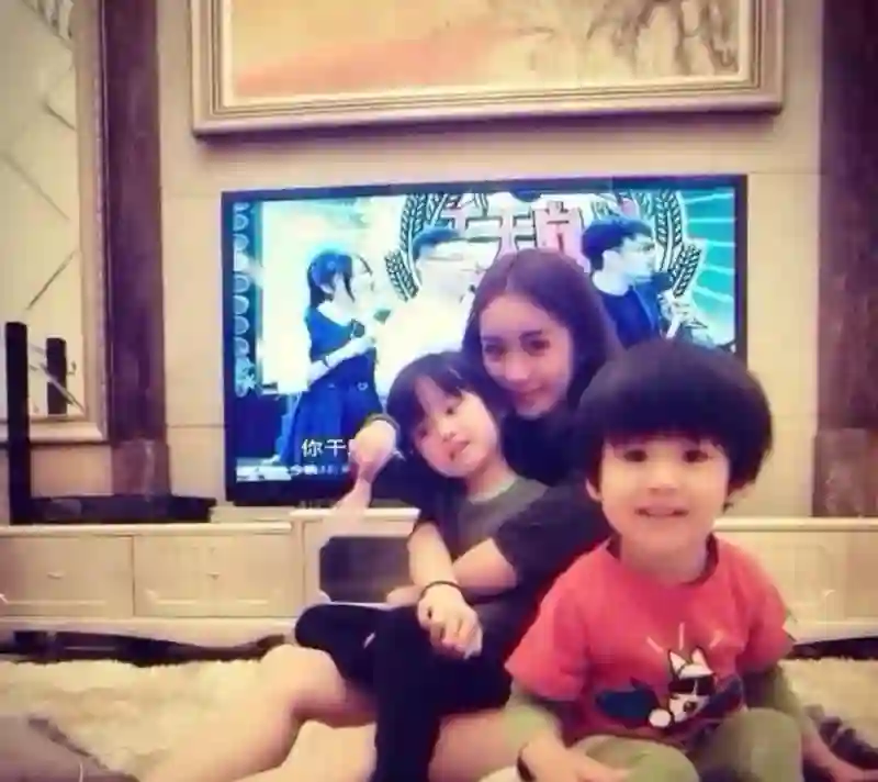 还记得初代女网红zy喜哥吗，她女儿都这么大了？