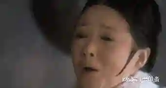 前脚官宣喜讯，后脚深陷舆论，42岁的蒋欣给内娱狠狠“上”了一课
