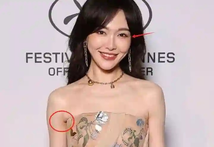 42岁唐嫣戛纳生图来了！苹果肌下垂眼神涣散，新剧扑街影响状态