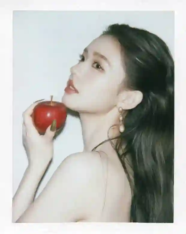 林允最新撕拉片甜美可爱 <em>人鱼公主</em>既视感