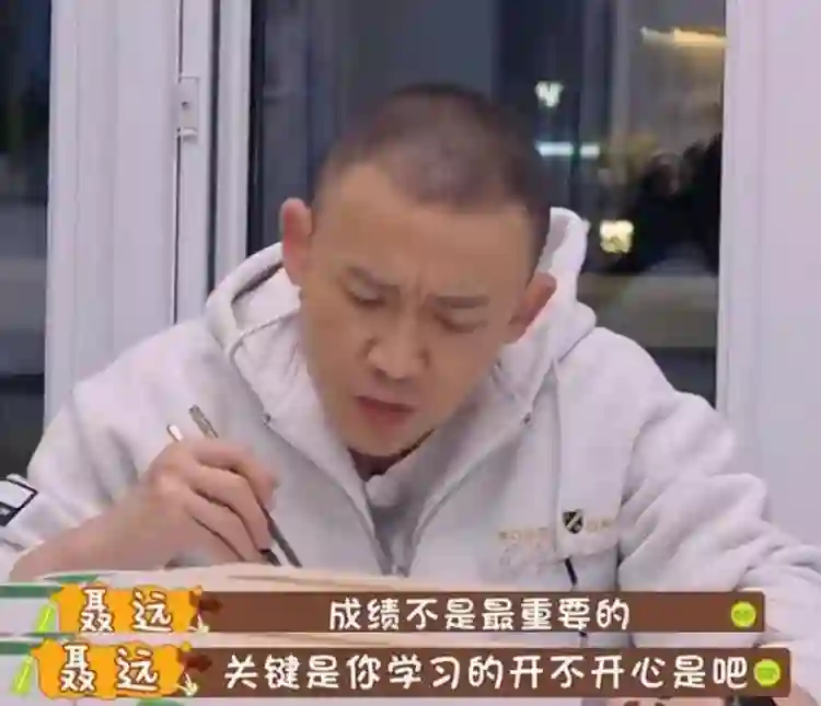 聂远携妻女回贵州，11女儿被夸赞漂亮，没上几天学，拍摄了3部戏
