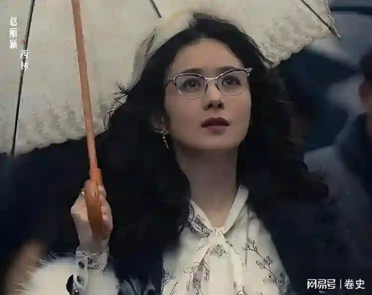 事实证明，“不合群”的刘亦菲和赵丽颖，才是娱乐圈真正的聪明人