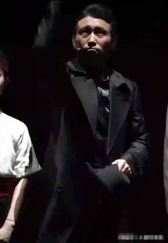 破防了！李乃文在朱媛媛头七这天，谢幕时指天哽咽：媛媛，走好！